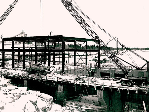 Cranes and Steel beams constructing the Grand Rapids Generating Station.